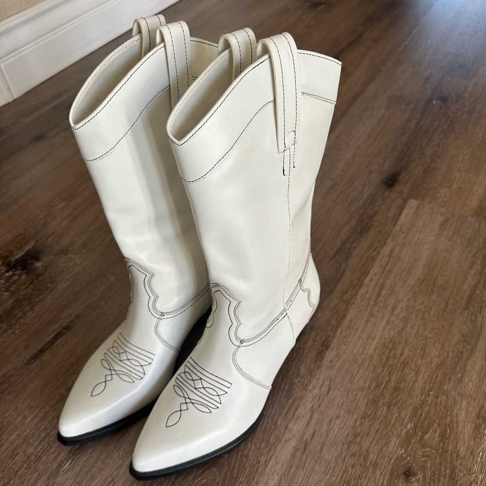 New DKNY Laila white leather mid calf western boots size 9